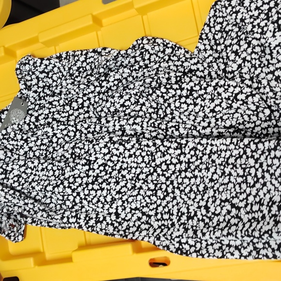 Vince Camuto Plus Size Printed Sleeveless maxi Dress.  Rich Black 2X - Picture 3 of 6